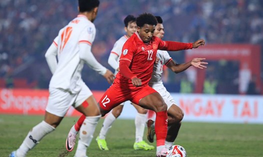 Tiền đạo Xuân Son là số ít cầu thủ nhập tịch được khoác áo tuyển Việt Nam và thi đấu ấn tượng. Ảnh: Minh Dân