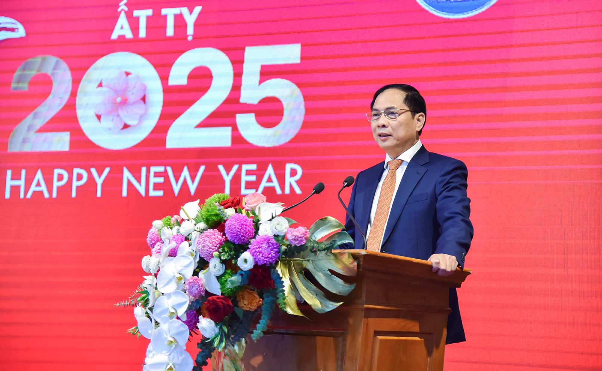 Member of the Party Central Committee, Deputy Prime Minister, Minister of Foreign Affairs Bui Thanh Son
speaks at the press conference. Photo: BNG