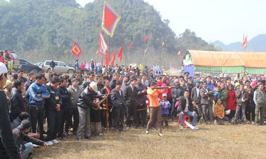 Lễ hội Hang Bua (huyện Quỳ Châu, Nghệ An) được tổ chức vào các ngày 20, 21, 22 tháng Giêng Âm lịch. 
Ảnh: Quang Đại