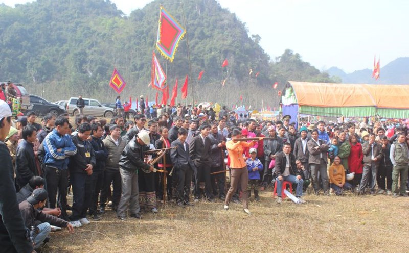 Hang Bua Festival (Quy Chau district, Nghe An) is held on the 20th, 21st, and 22nd of the first lunar month. Photo: Quang Dai