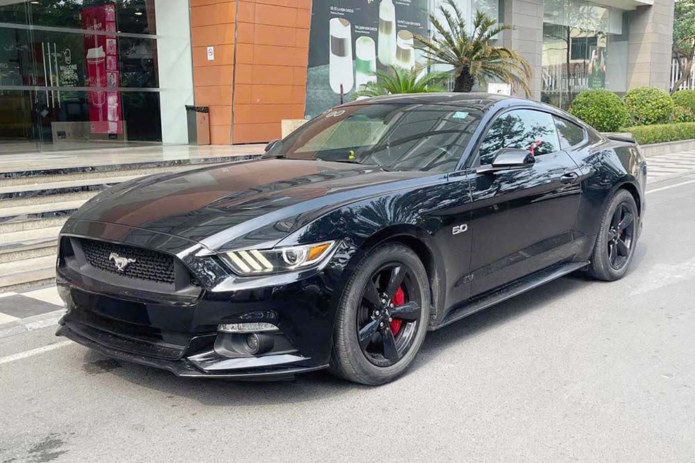 A 2015 Ford Mustang for sale for 3 billion VND has attracted attention in the car enthusiast community. Photo: Viet Anh