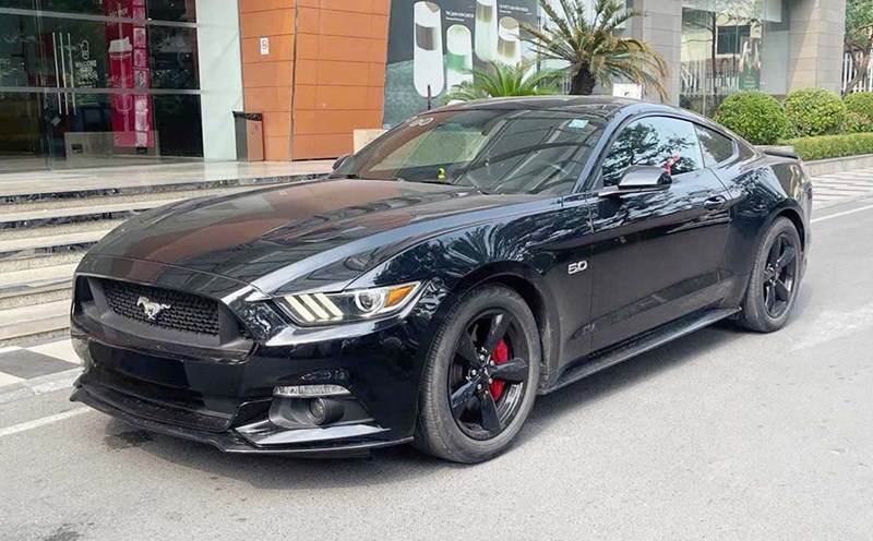 A 2015 Ford Mustang for sale for 3 billion VND has attracted attention in the car enthusiast community. Photo: Viet Anh