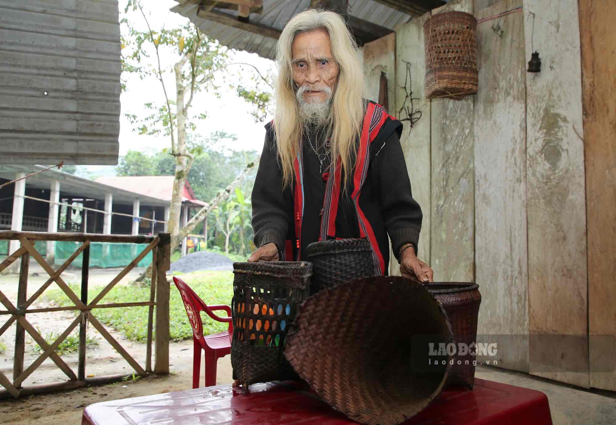 Village elder Ho Ai, the keeper of traditional culture of the Bru - Van Kieu people. Photo: Cong Sang