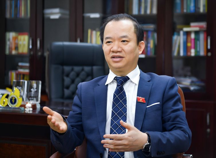 Associate Professor, Dr. Bui Hoai Son - Standing Member of the National Assembly's Committee on Culture and Education. Photo: Ai Van