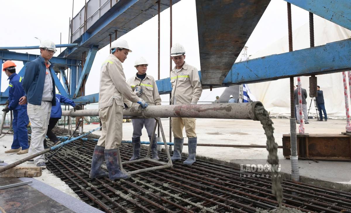 Lac Quan bridge new unit closed. Photo: Luong Ha