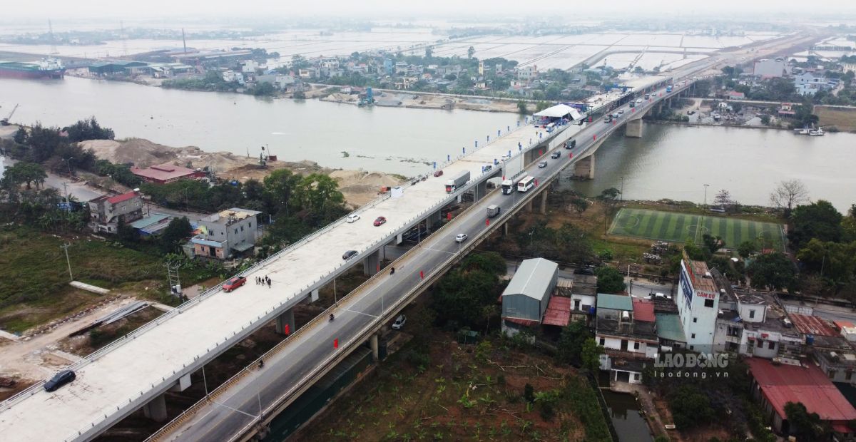 Toan canh cau Lac Quan don nguyen moi tren tuyen duong bo moi Nam Dinh - Lac Quan - duong bo ven bien. Anh: Luong Ha