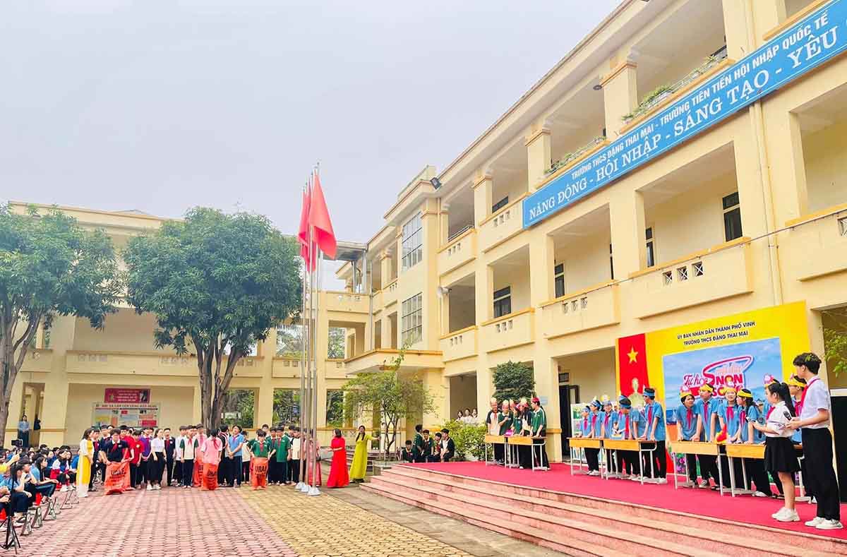 Dang Thai Mai Secondary School (Vinh City, Nghe An) always has a record high "competition" rate in the 6th grade entrance exam. Photo: Ngoc Anh