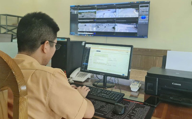 Many vehicles in Lao Cai were fined through the surveillance camera system. Photo: Dinh Dai