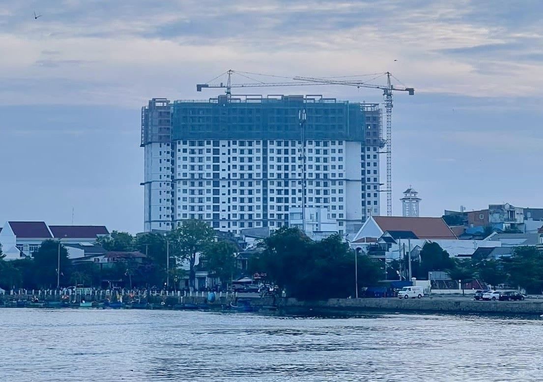 Toa nha du an chung cu can ho nha o xa hoi Phu Thinh nhin tu xa. Anh: Duy Tuan