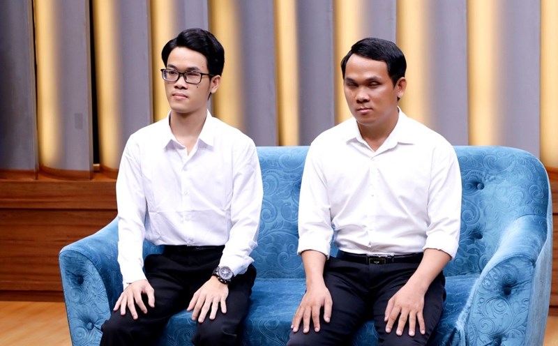 Two blind brothers at the show "Perfect Puzzle". Photo: Producer.