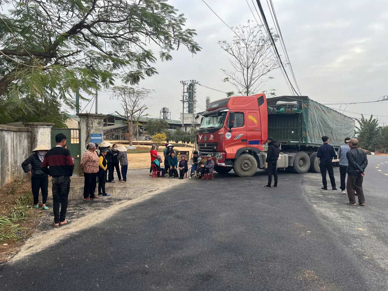 UBND huyện Nho Quan yêu cầu Nhà máy sản xuất tinh bột sắn xuất khẩu Elmaco Ninh Bình dừng hoạt động để khắc phục hậu quả. Ảnh: Nguyễn Trường