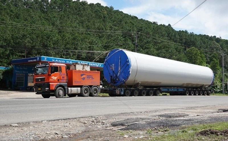 The Ministry of Public Security responded to the content of deducting points from the driving license of oversized and overweight vehicles that violated the law. Illustration photo: Thanh Tuan