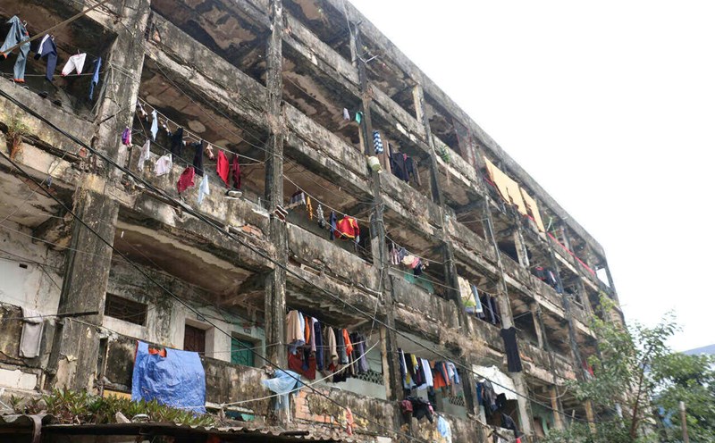 A shabby, shabby apartment complex in the heart of Hoa Binh city. Photo: Yen San