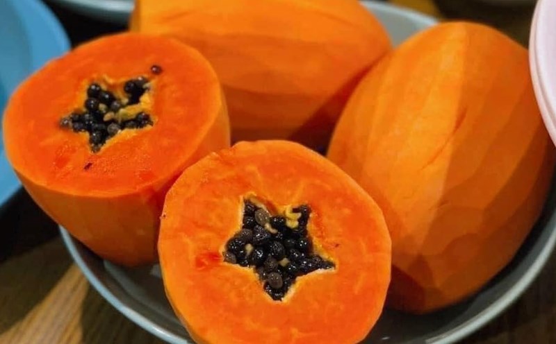 This seed-rich fruit can help detoxify the liver. Photo: Ha Anh
