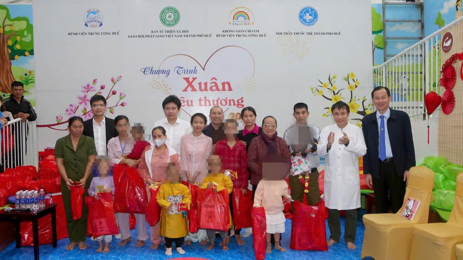 Giving gifts and sharing love to pediatric patients at Hue Central Hospital. Photo: Lan Huong.