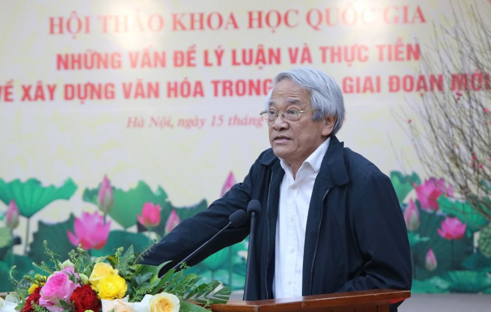 Associate Professor, Dr. Bui Dinh Phong emphasized that the culture of cadres and party members is the "gene" of the Party organization. Photo: T.Vuong