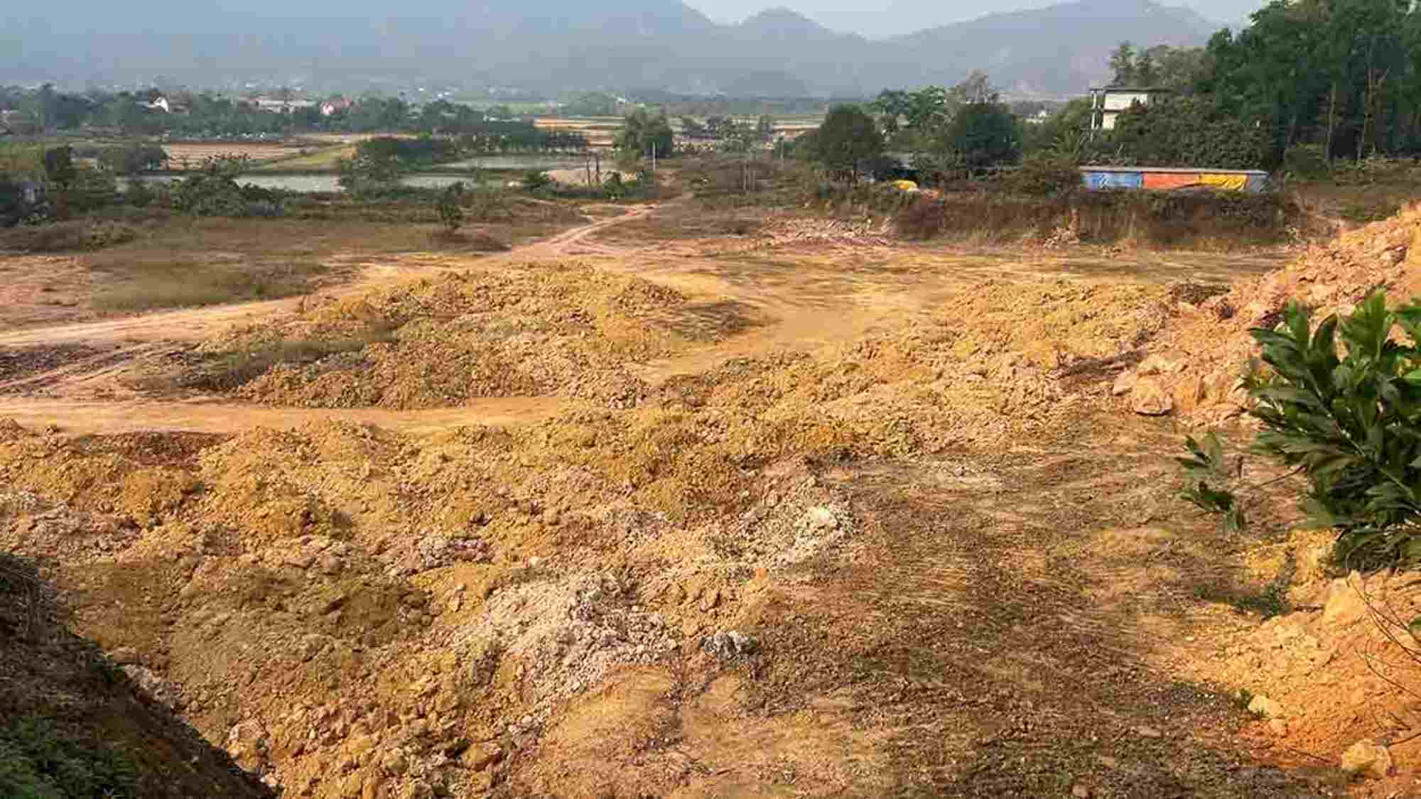 Many hilly and mountainous areas in Soc Son are illegally exploited, causing loss of local mineral resources. Photo: Cuong Ngo