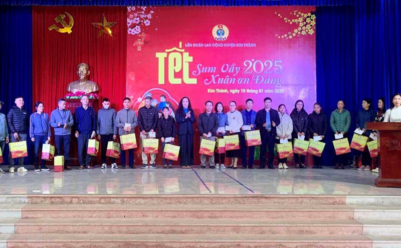 The Kim Thanh District Labor Federation (Hai Duong Province) organized the program "Happy Tet - Spring of gratitude to the Party" in 2025. Photo: Kim Thanh District Portal