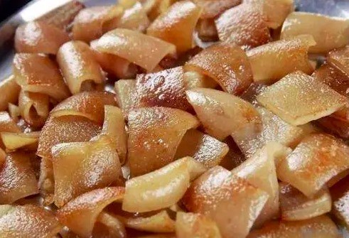 When properly supplemented, collagen from pig skin not only improves the skin but also supports the skeletal system and connective tissue. Photo: Adobe Stock.