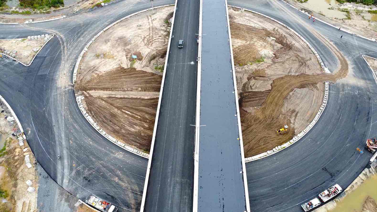 Ben Luc - Long Thanh expressway intersection and Phuoc An port road. Photo: HAC