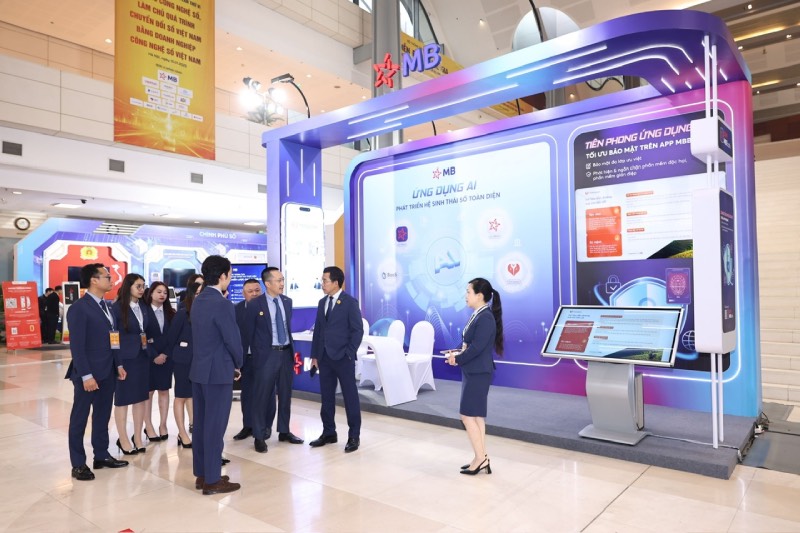 Exhibition area of ​​the 6th National Forum on Vietnamese Digital Technology Enterprises. Photo: Tung Thu