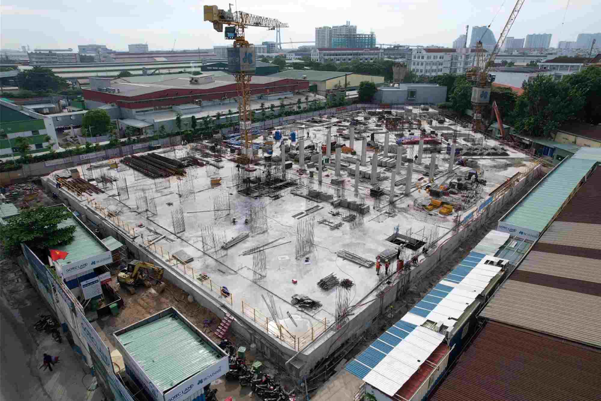 A large amount of capital of real estate enterprises is stuck in inventory. Photo: Bao Chuong