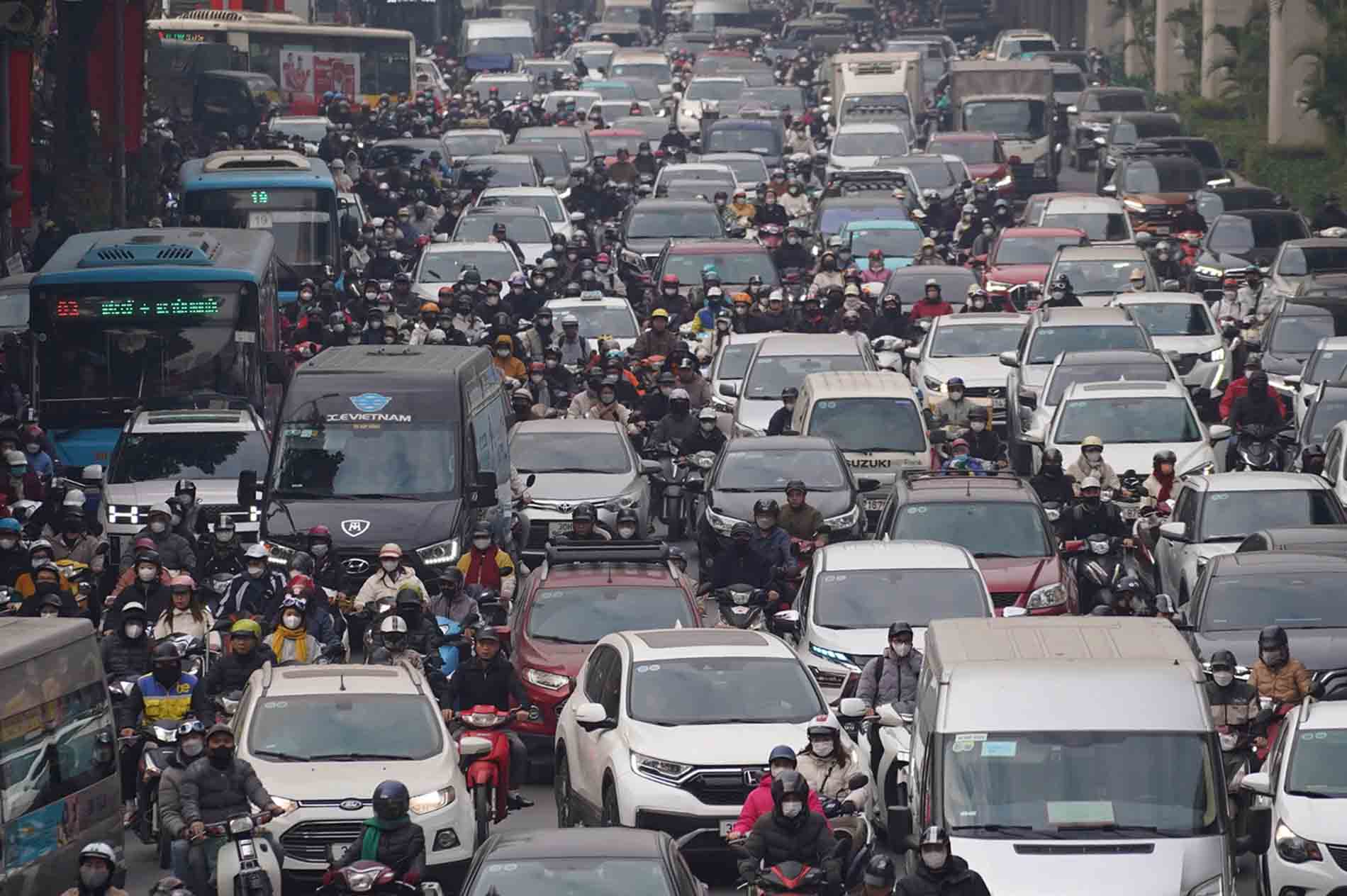 Đến cuối năm 2024, địa bàn TP Hà Nội có khoảng hơn 9,2 triệu phương tiện. Ảnh: Nguyễn Chánh