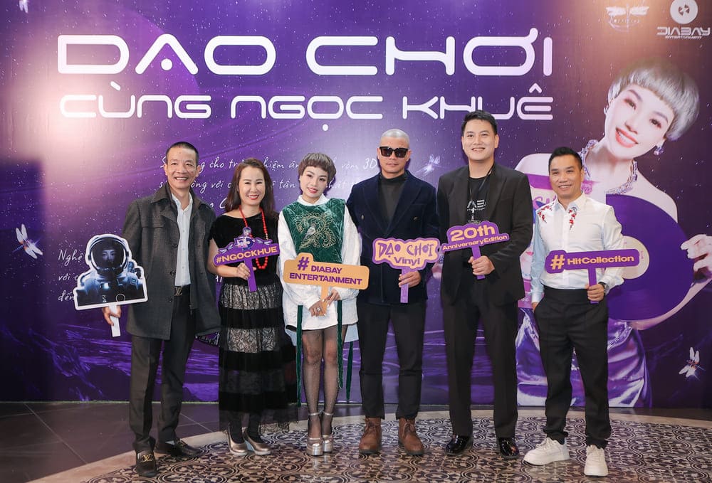 Ngoc Khue was happy when her family, friends and colleagues came to celebrate her album launch. Photo: Interviewee