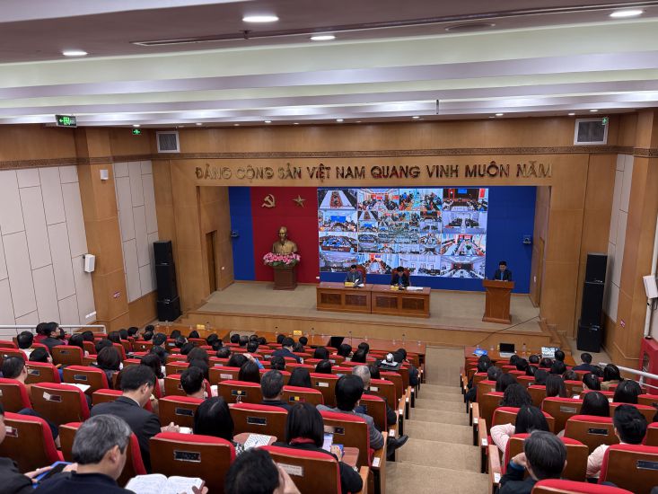 Delegates attending the conference discussed the reorganization and streamlining of the organization of the Vietnam General Confederation of Labor and its affiliated units. Photo: Bao Han
