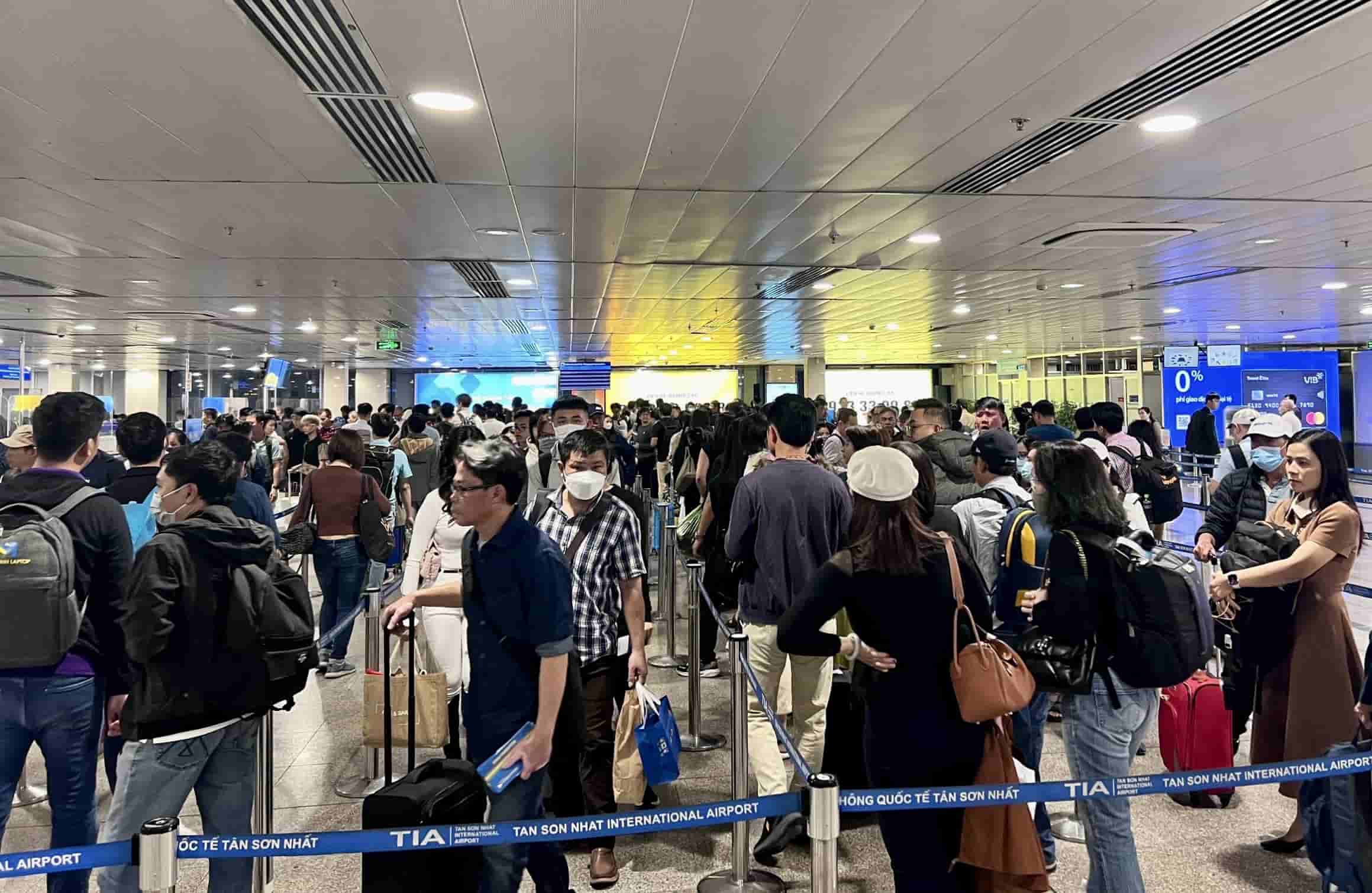 Tan Son Nhat Airport will be record crowded during Lunar New Year. Photo: Khanh Linh
