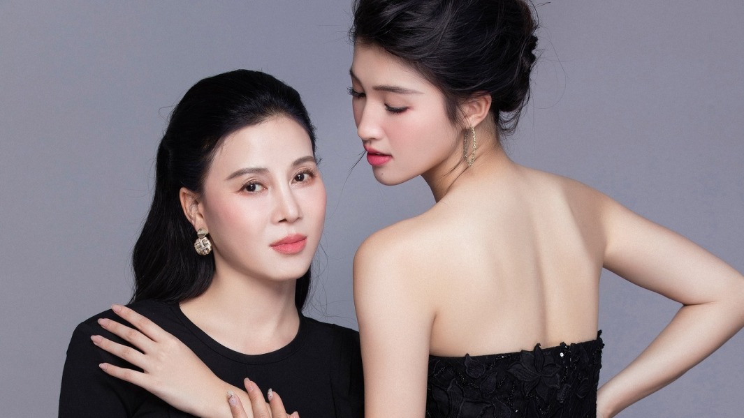 Runner-up Phuong Nhi and her mother. Photo: FBNV