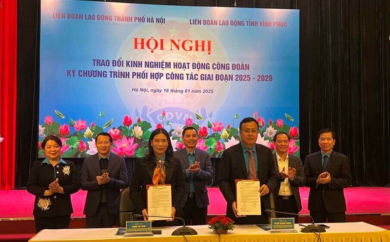 One of the contents of the agreement signed between the Hanoi City Labor Federation and the Vinh Phuc Provincial Labor Federation is to resolve cases that cause insecurity and social order and safety in the border area. Photo: Kieu Vu