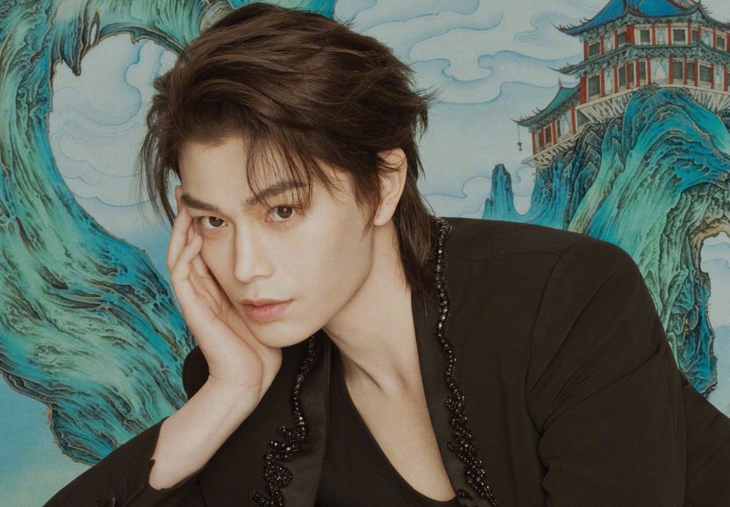 Dinh Vu He currently has the highest magazine sales in Cbiz. Photo: L'Officiel China