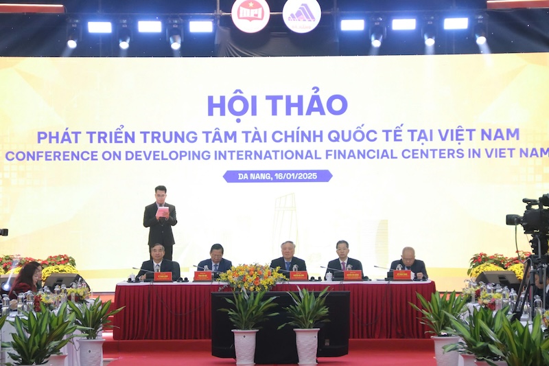 Hoi thao Phat trien Trung tam tai chinh quoc te tai Viet Nam. Anh: Nguyen Linh