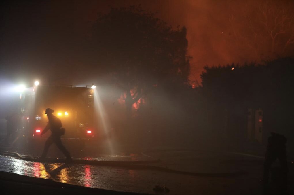 Strong winds return, causing wildfires in Los Angeles (USA) to spread further. Photo: Xinhua