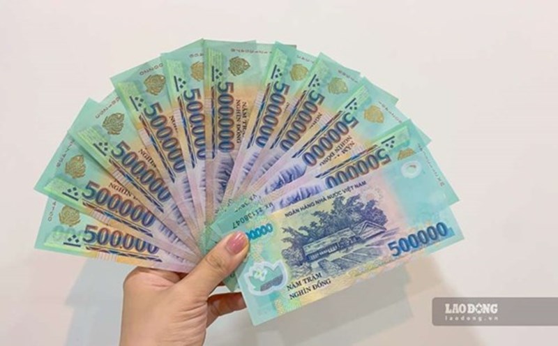 13-month savings interest rates in the banking system fluctuate around 4.4 - 9%. Illustration photo: Tra My