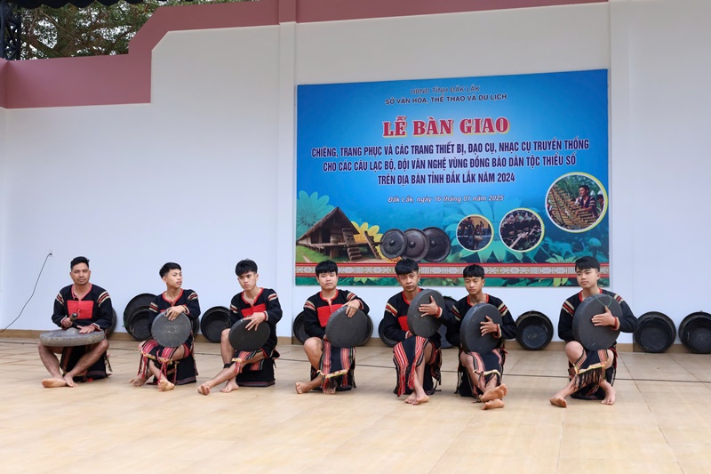 Mot tiet muc bieu dien mang dam chat van hoa, ban sac cua dong bao dan toc E De. Anh: Kim Bao