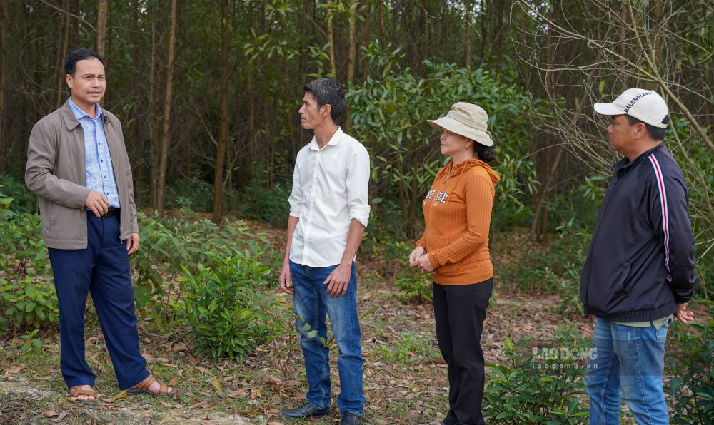 People in the project area are upset when the project land is abandoned and people lack land for production. Photo: Hung Tho