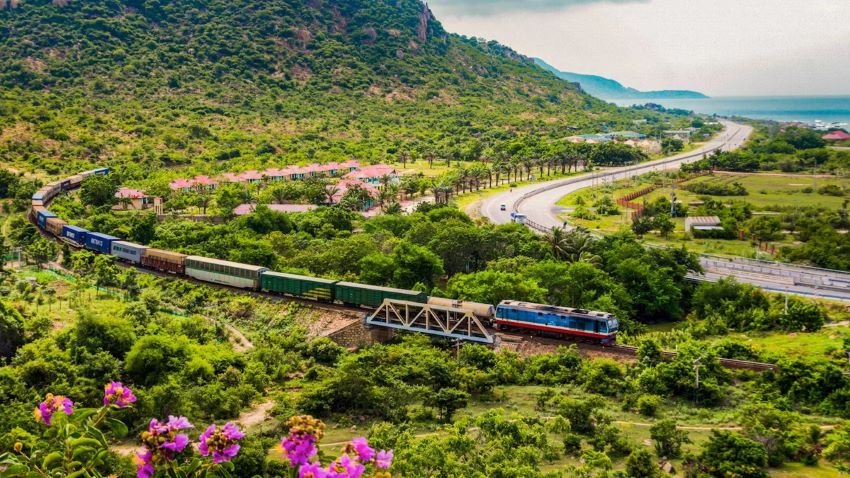 Tau Thong Nhat duoc binh chon la mot trong nhung doan tau dang trai nghiem nhat. Anh: Lonely Planet