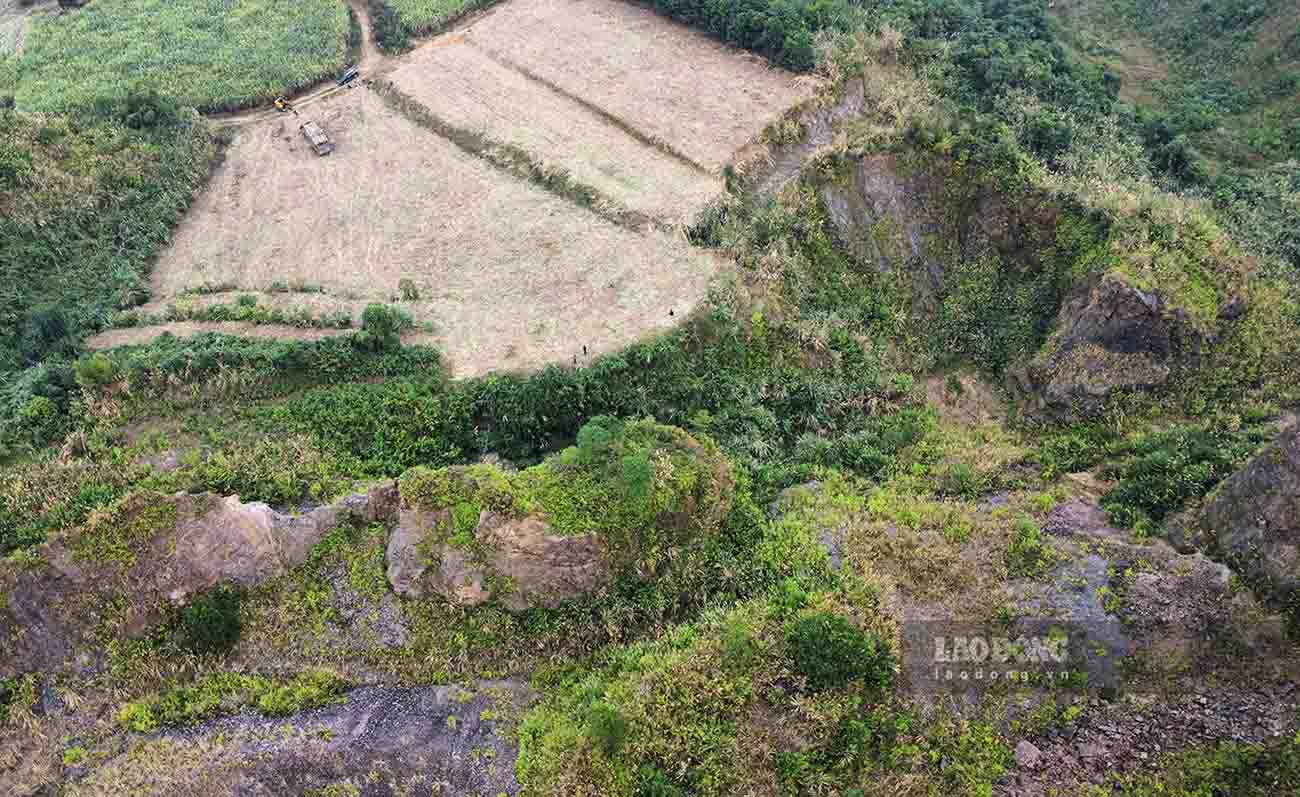 Công ty CP khoáng sản và cơ khí MIMECO Tuyên Quang đã từng bị xử phạt 230 triệu đồng vì không thực hiện đóng cửa mỏ nhưng đến nay đơn vị này vẫn không hoàn thổ mỏ theo đúng quy định.