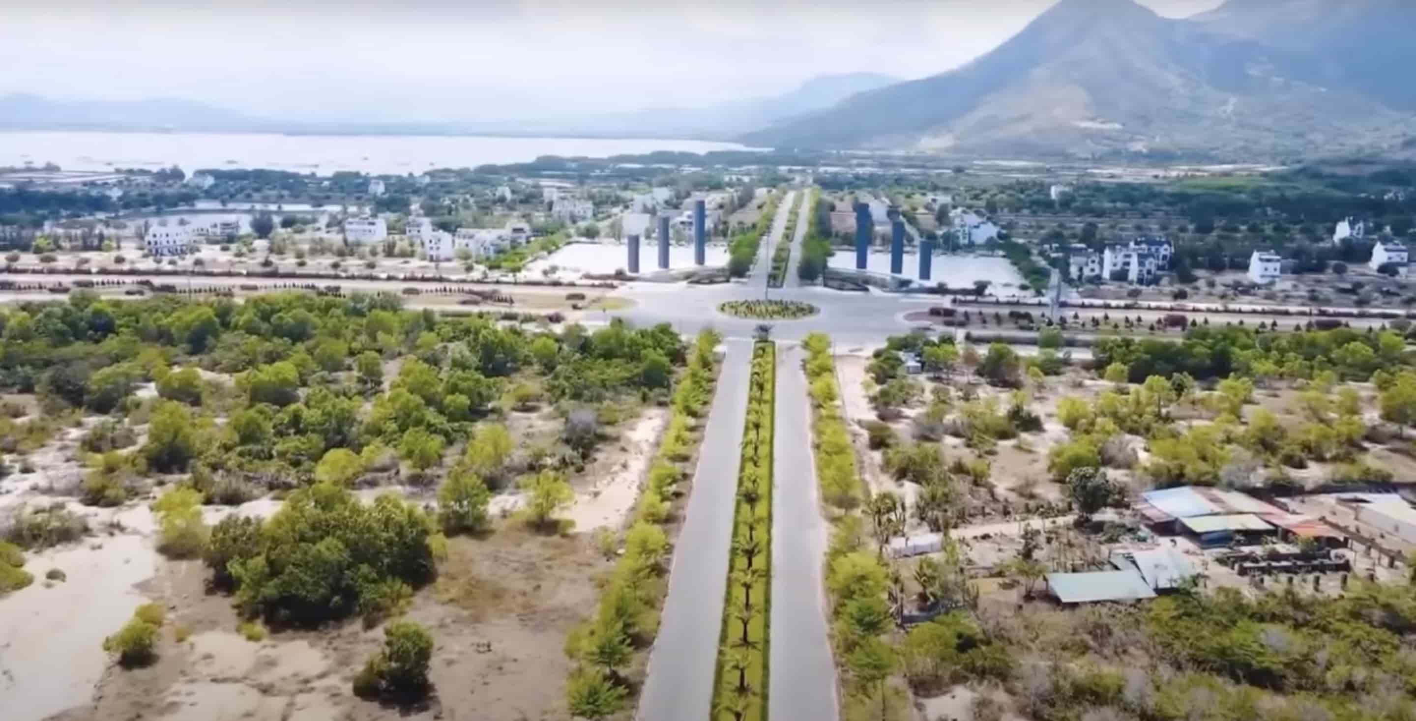 Khanh Hoa Secretary has conclusions after receiving citizens about land acquisition at the Northern Cam Ranh Peninsula Tourism - Service Complex Project. Photo: Huu Long