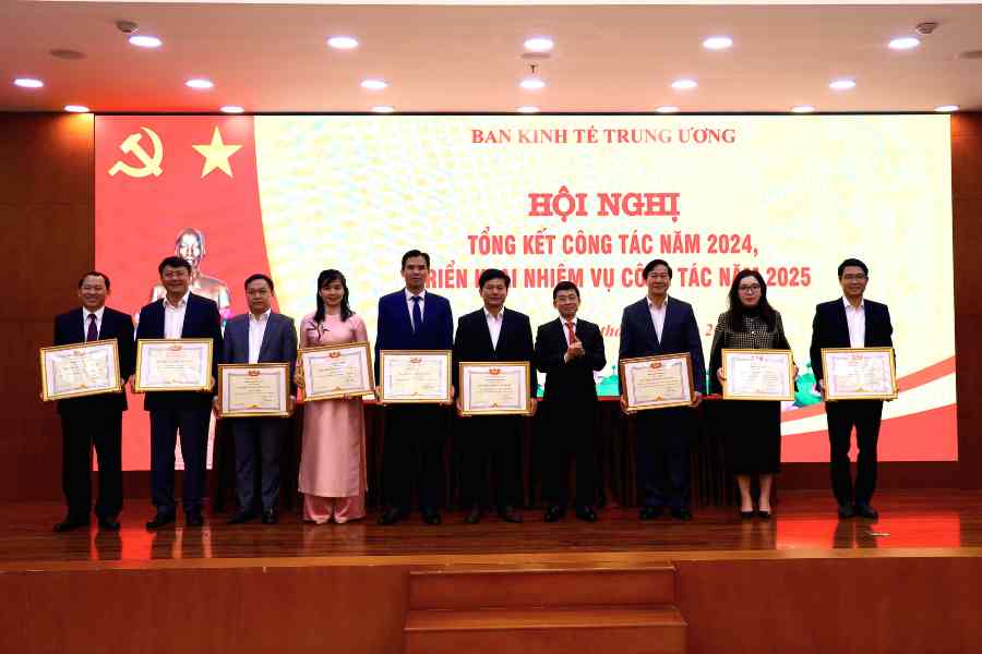 Collectives and individuals of the Central Organizing Committee achieved outstanding achievements in the emulation movement in 2024.