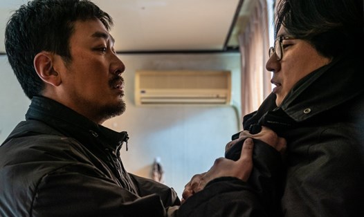 Ha Jung Woo, Kim Nam Gil trong một cảnh quay. Ảnh: Nhà sản xuất