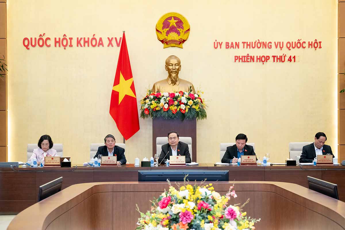 Conclusion of the National Assembly Standing Committee on the draft Law amending and supplementing a number of articles of the Law on Advertising. Photo: Quochoi.vn