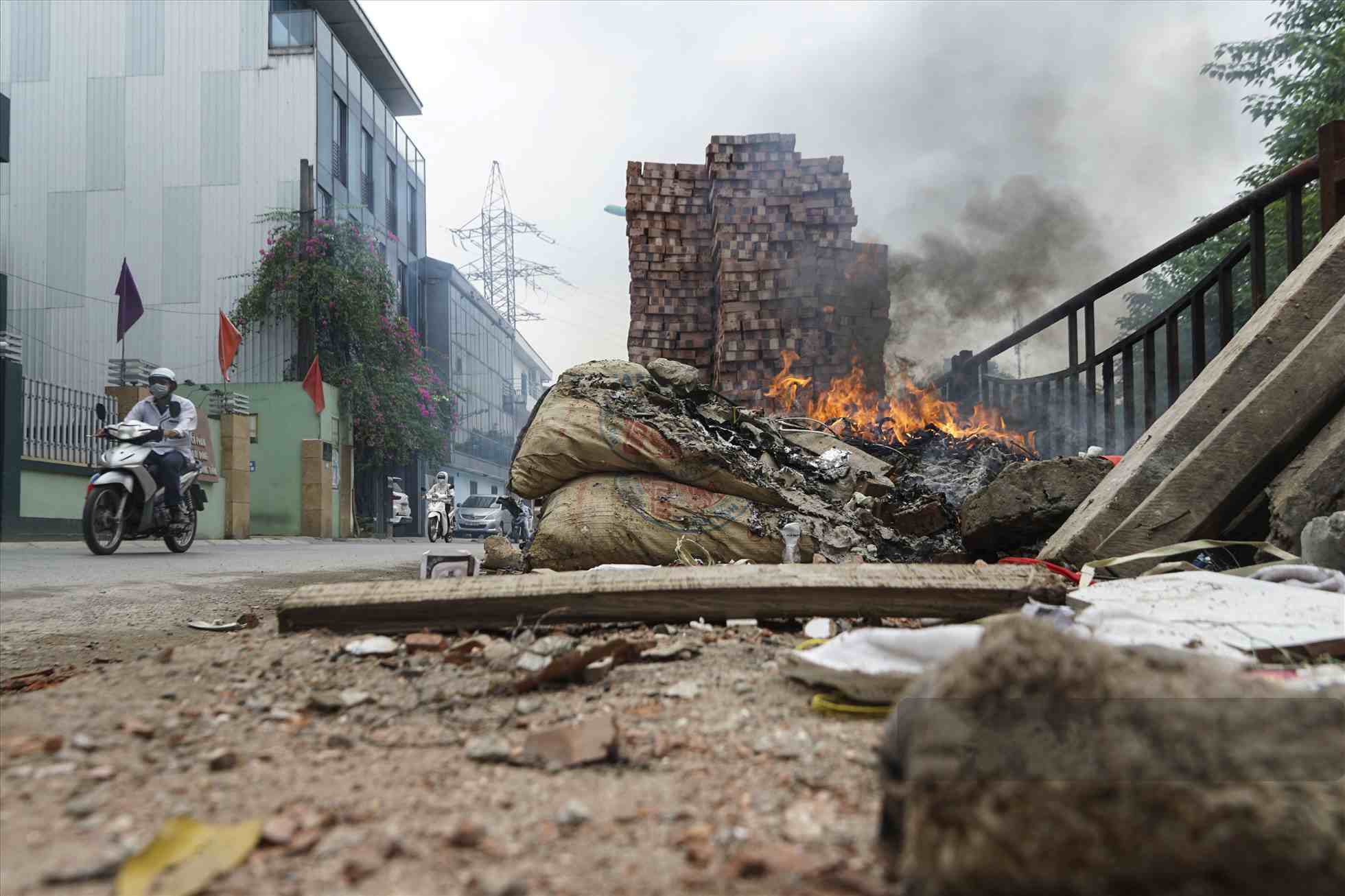 Hanoi needs to strictly control waste sources. Photo: Thuy Duong
