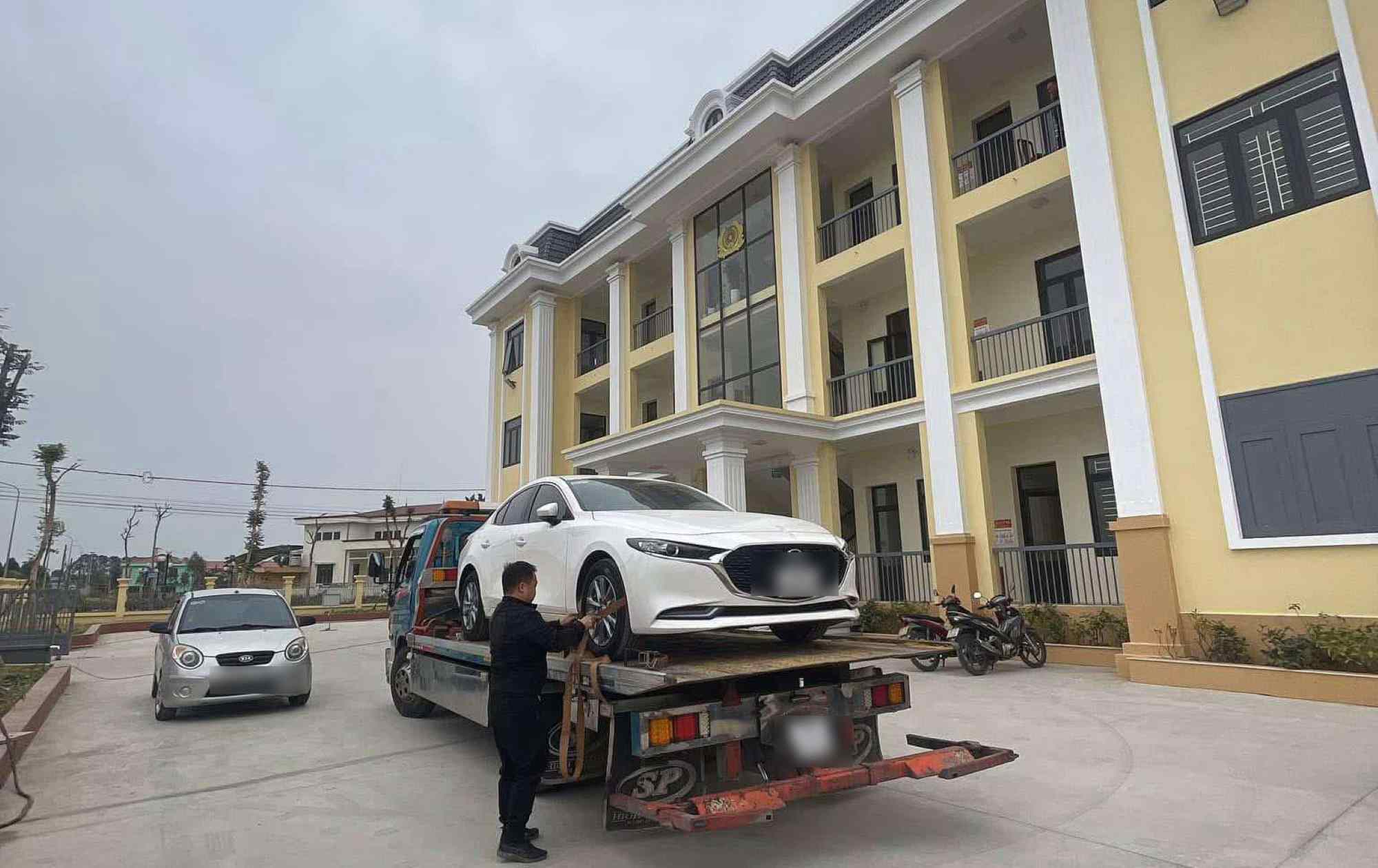 Ngay 10.1, chi Hong phai thue nguoi mang xe ve Hai Phong. Anh: Nhan vat cung cap