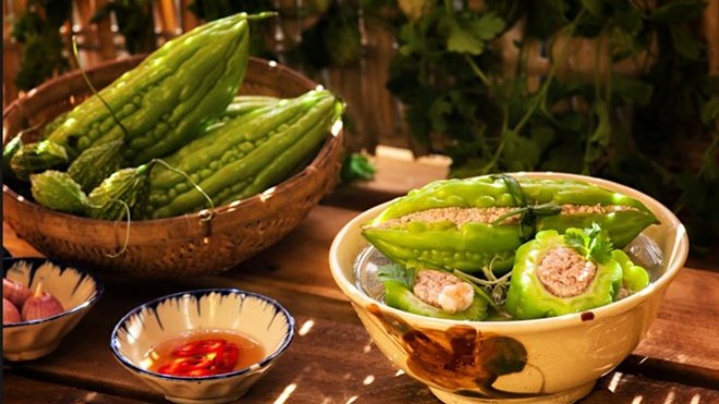 Soups such as bitter melon soup with minced meat, spinach soup with shrimp... are not only delicious but also bring many benefits to people with diabetes. Photo: Xinhua.
