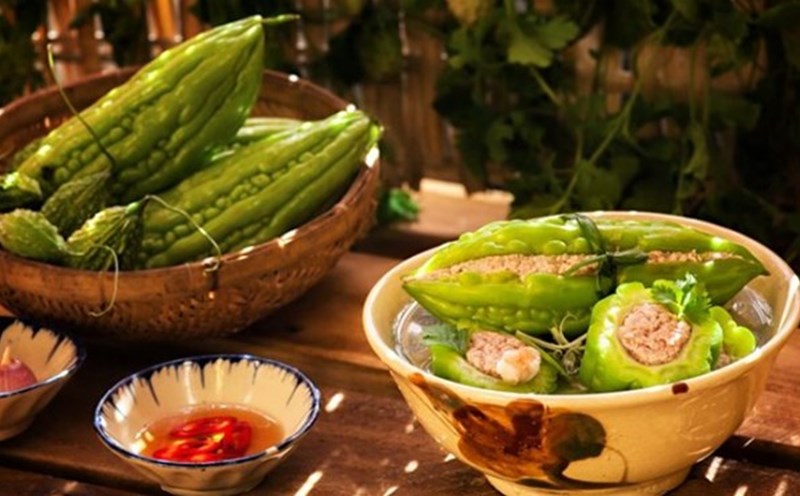 Soups such as bitter melon soup with minced meat, spinach soup with shrimp... are not only delicious but also bring many benefits to people with diabetes. Photo: Xinhua.