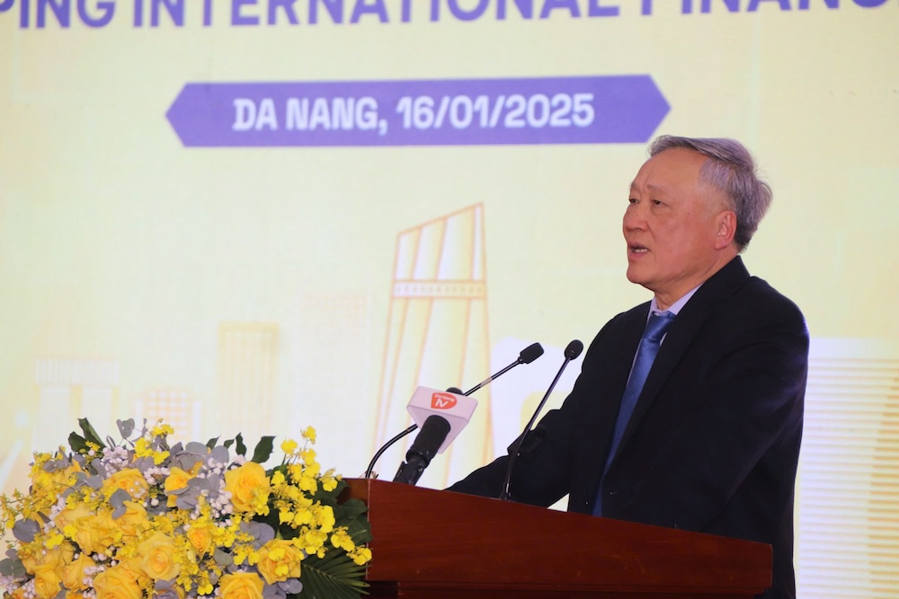 Permanent Deputy Prime Minister Nguyen Hoa Binh at the Conference on Developing International Financial Centers in Vietnam in Da Nang on the afternoon of January 16. Photo: Nguyen Linh