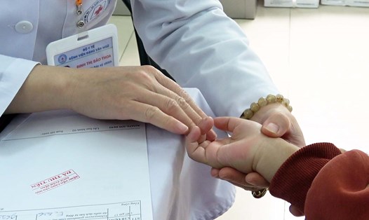 Ngứa cả năm, cô gái bất ngờ phát hiện nhiễm giun sán chó mèo